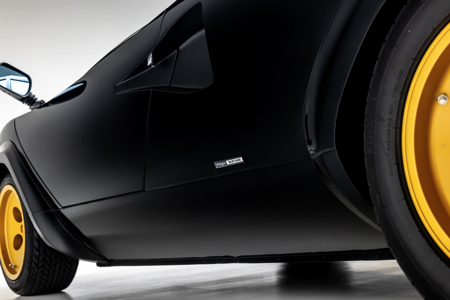 1985 Lamborghini Countach LP5000 QV "Downdraft" Specification FLA12877