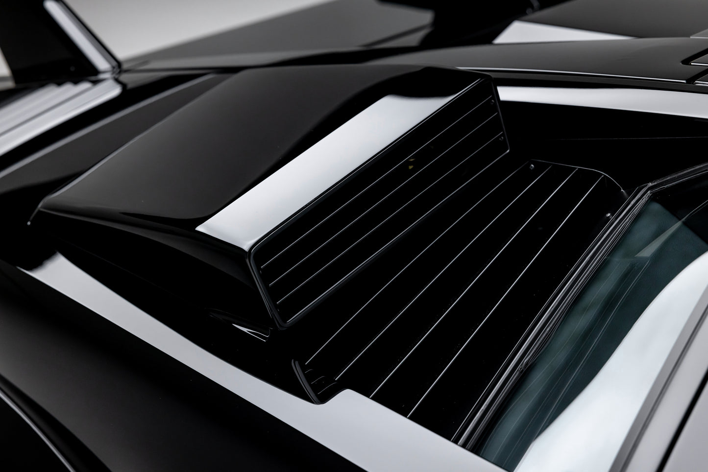 1985 Lamborghini Countach LP5000 QV "Downdraft" Specification FLA12877